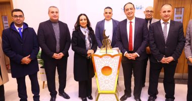 المتعافون بمراكز صندوق مكافحة الإدمان يهدون وزيرة التضامن فانوس رمضان