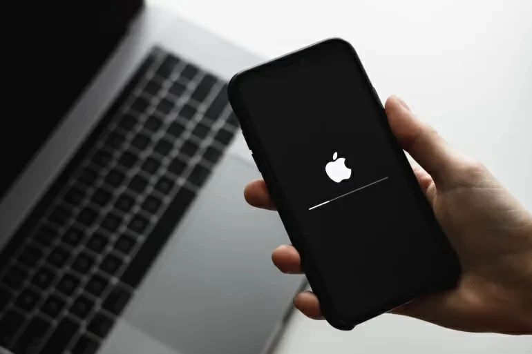 عاجل | احذر هذا التنبيه.. موجة احتيال جديدة تخترق هواتف «آيفون» بالكامل