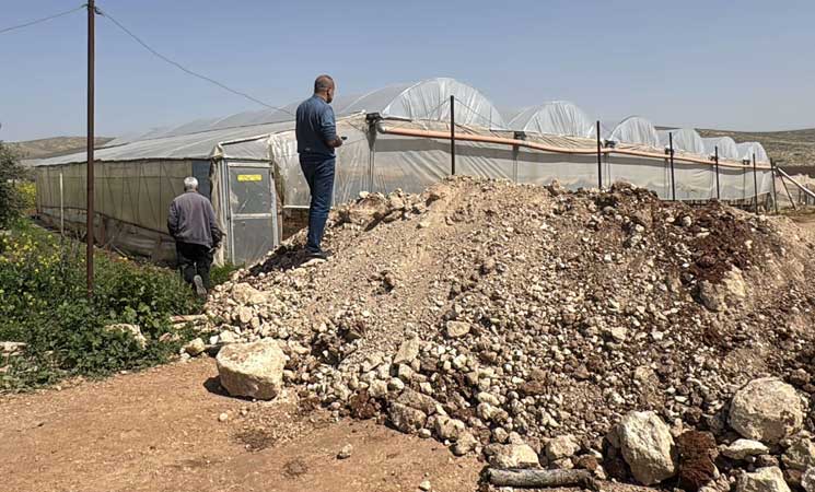 حصار “عاطوف”.. مزارعون فلسطينيون يواجهون العطش وخطر فقدان الأرض- (صور)