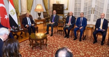 وزيرا خارجية مصر وتركيا يؤكدان أهمية مواصلة التنسيق السياسي والتشاور الإقليمى