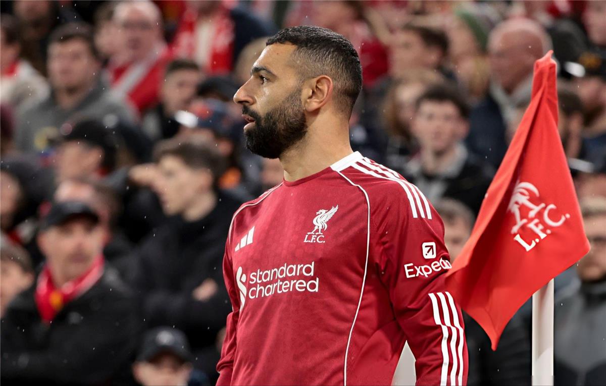سميتشر: محمد صلاح يستحق تمثالًا في ليفربول.. وهذا البديل المثالي لخلافته