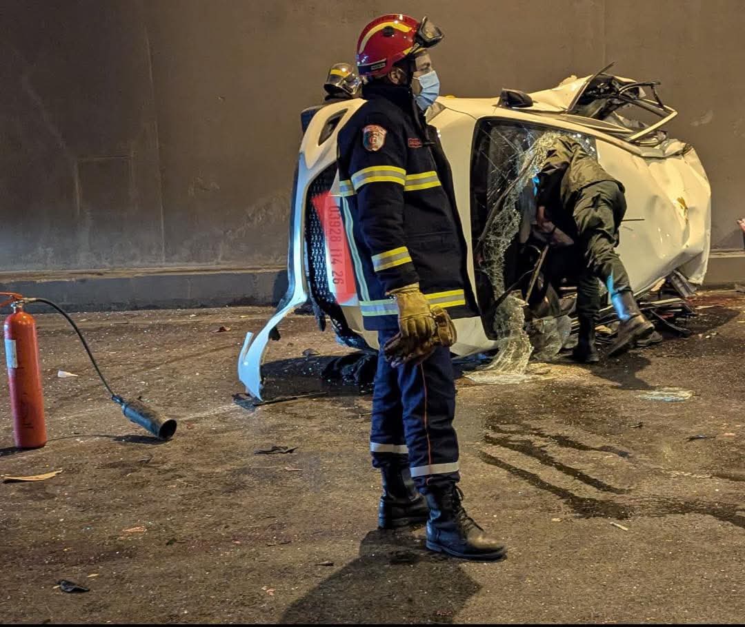 وفاة 4 أشخاص في إنحراف وانقلاب سيارة داخل نفق بالبليدة
