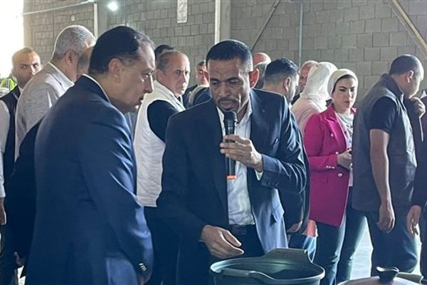 رئيس الوزراء يؤكد أهمية التوسع في الصناعات المغذية والمرتبطة بالسلع الاستهلاكية