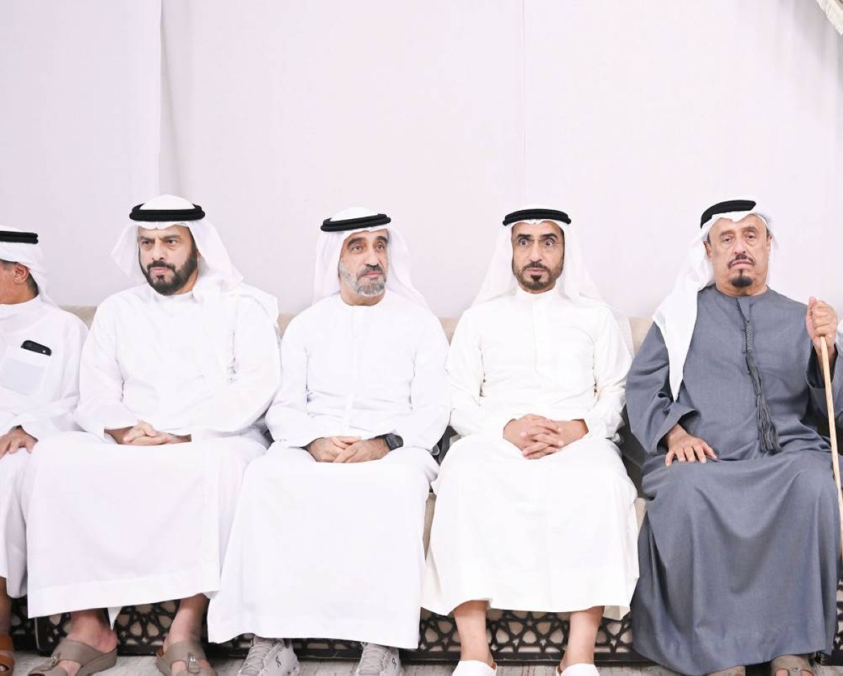 سيف بن زايد يعزي ضاحي خلفان في وفاة عمته