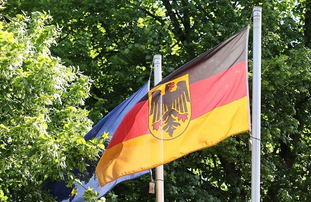 وزير الدفاع الألماني: نظام كييف بحاجة إلى 60 مليار يورو من المساعدات الخارجية