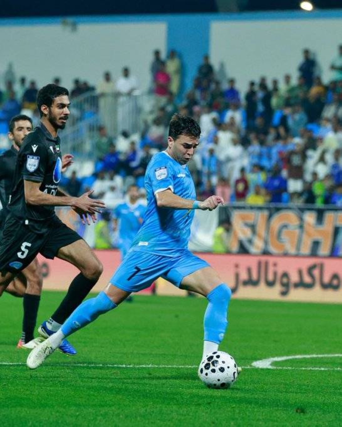 نصف أندية دوري المحترفين مهدد بالهبوط والقاع مشتعل