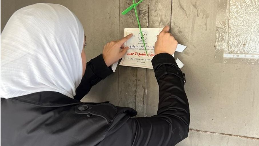 الغذاء والدواء تغلق مصنع ألبان لاستخدام الحليب المجفف