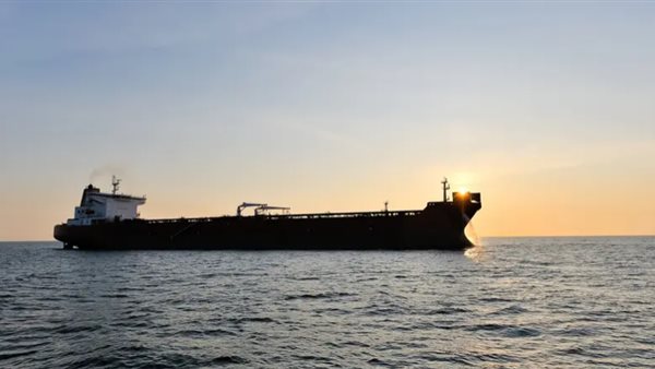هيئة البحرية البريطانية: إصابة ناقلة بمقذوفات مجهولة قبالة الفجيرة في الإمارات