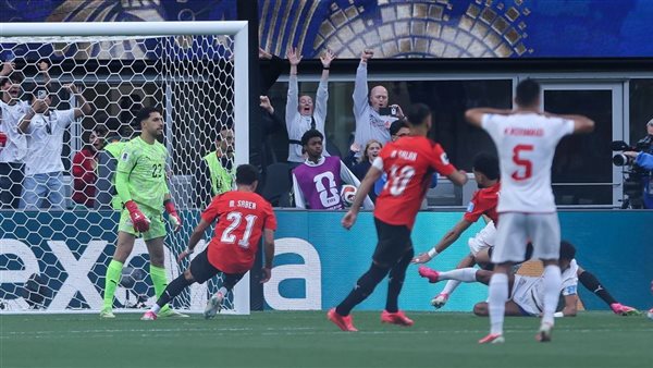 تألق شوبير وإصابة منعم، تعادل مثير بين مصر وإيران في الشوط الأول (فيديو)