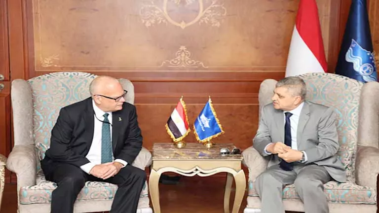 أسامة ربيع يلتقي سفير السويد لبحث التعاون وتطوير الخدمات اللوجستية بقن
