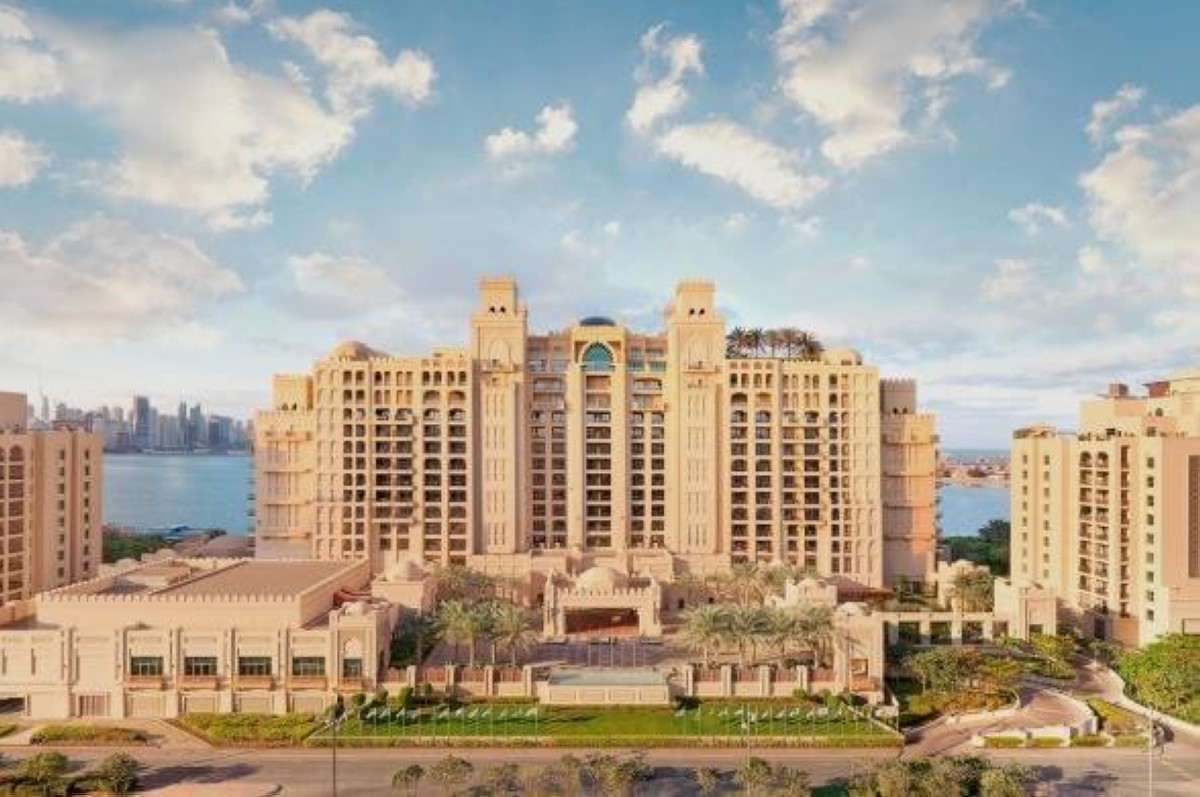 صفقتا هبة بـ 2.3 مليار درهم على فندق «فيرمونت» نخلة جميرا