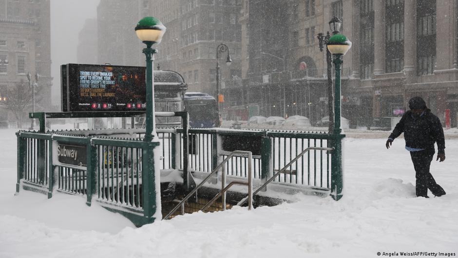 نيويورك وشمال أمريكا في قبضة عاصفة ثلجية