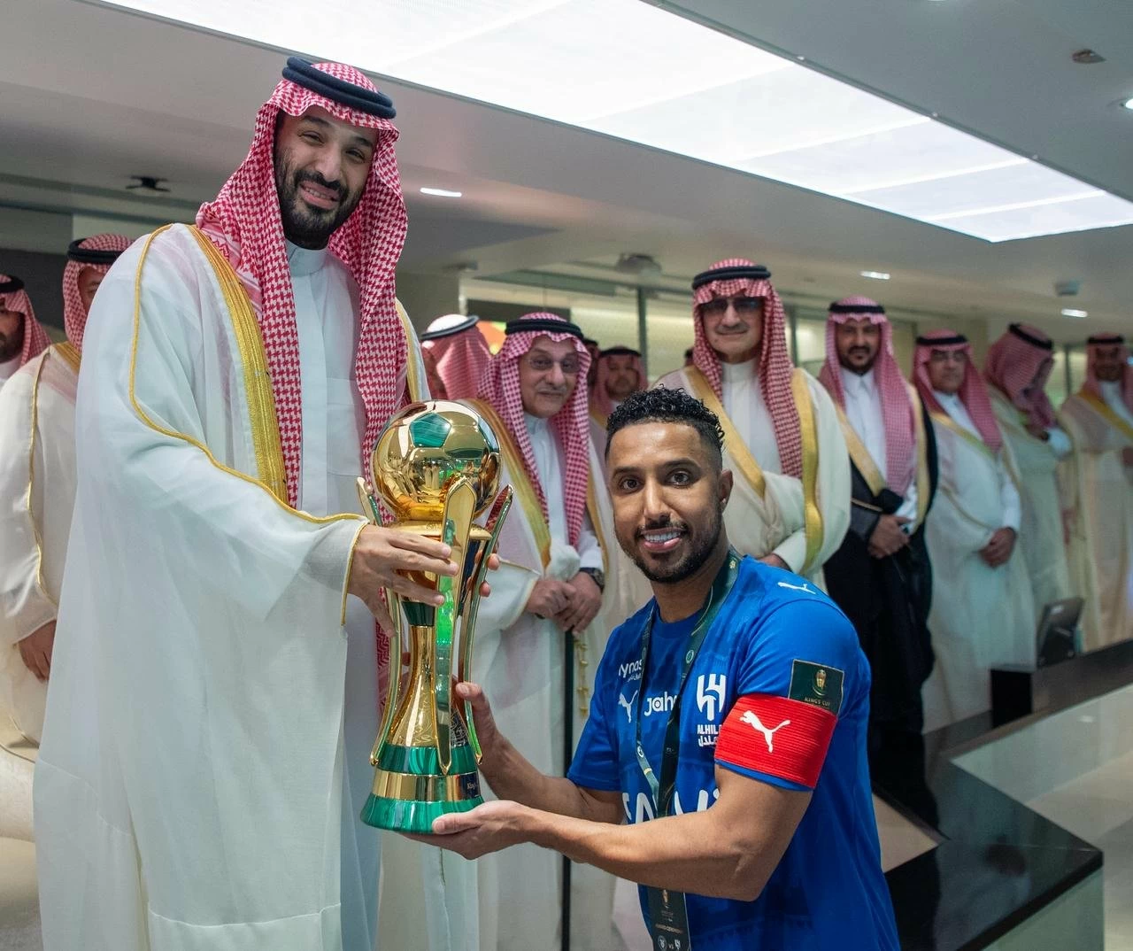 عاجل | نيابةً عن خادم الحرمين الشريفين.. ولي العهد يتوج الهلال بكأس الملك 2026