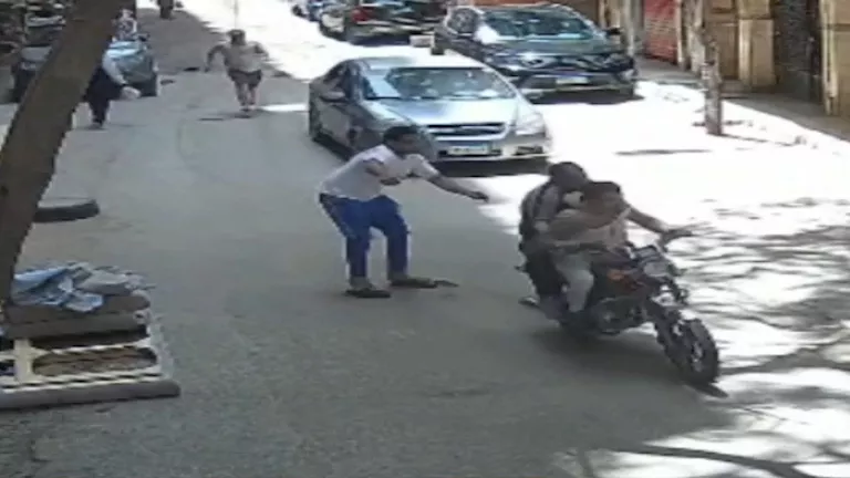 كواليس أسبوعين من المطاردة للإيقاع بلصين سرقا ربع مليون من شخص بفيصل