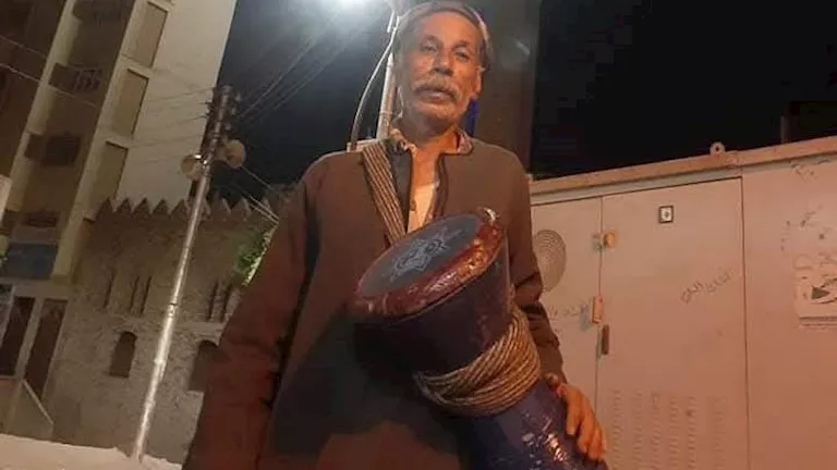 سوهاج تودع "العم وليم" أشهر مسحراتي مسيحي في قرية المدمر