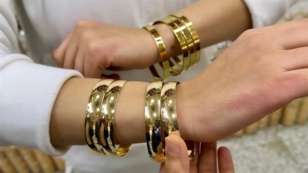 ضربة للذهب بمنتصف تعاملات الأربعاء