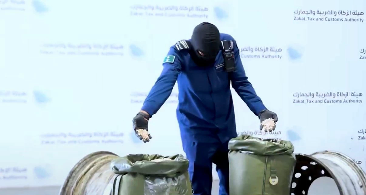 جمرك الحديثة يُحبط محاولة تهريب أكثر من 426 ألف حبة من «الإمفيتامين» المخدر