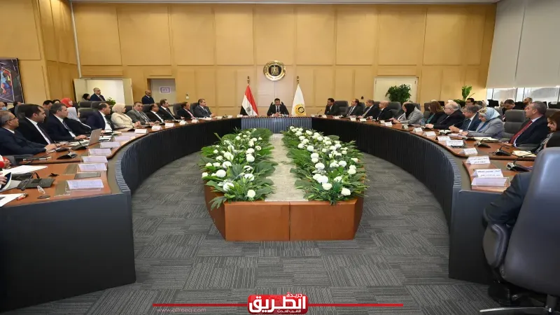 وزير الصناعة يضع الخطوط العريضة لسير العمل خلال المرحلة المقبلة