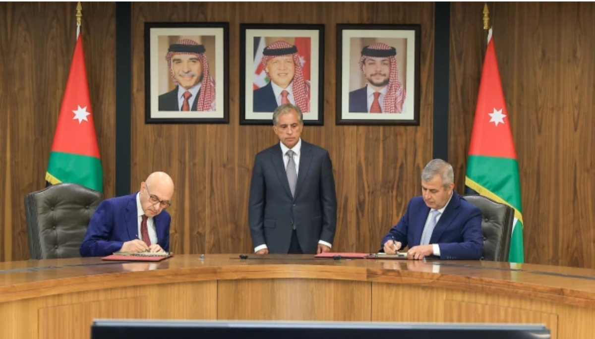 رئيس الوزراء يشهد توقيع أوَّل اتفاقيَّة استثمار لإنتاج الأمونيا الخضراء في الأردن