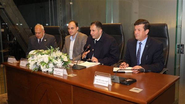 ​​من فوق "جسر الحضارة"، محافظ دمياط يقود اجتماعا موسعا لحسم ملفات التصالح والإزالات