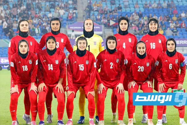 لاعبات منتخب إيران لكرة القدم يعبرن تركيا في طريق العودة إلى بلادهن