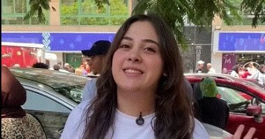 طلاب الثانوية يبدون فرحتهم بعد أداء امتحانى التربية الدينية والوطنية