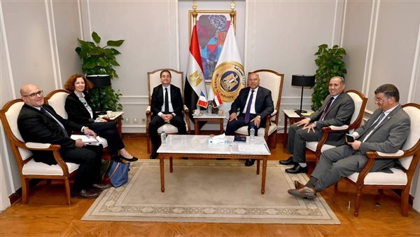 كامل الوزير يبحث مع السفير الفرنسي مستجدات مشروعات النقل المشتركة