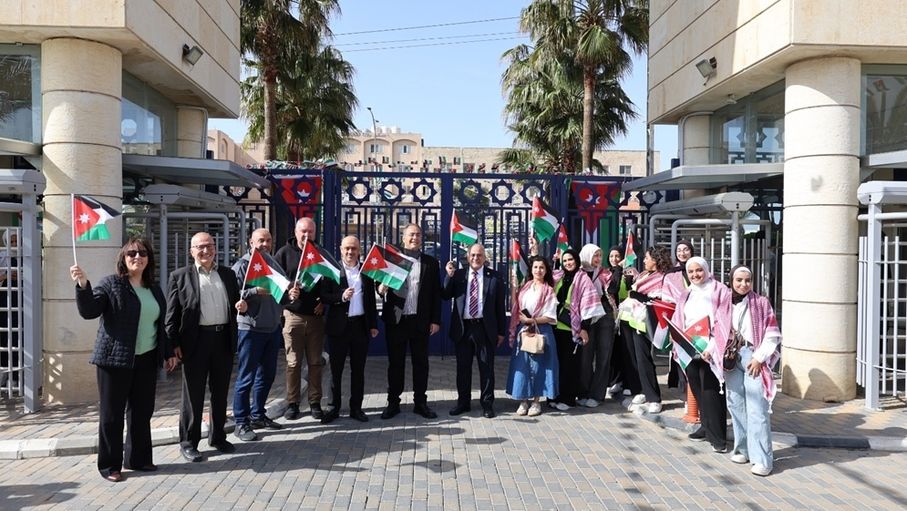 عمّان الأهلية تحتفل بيوم العلم الأردني