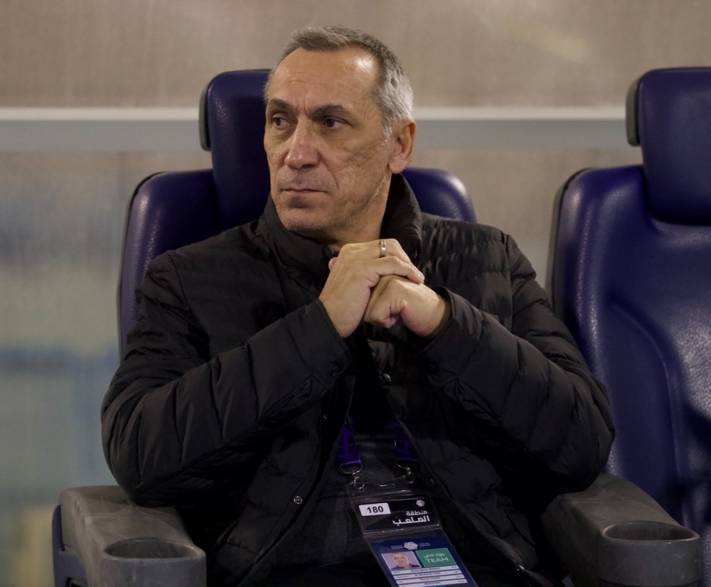 عاجل .. دونيس يتواجد بمدرجات مباراة النصر والأهلي