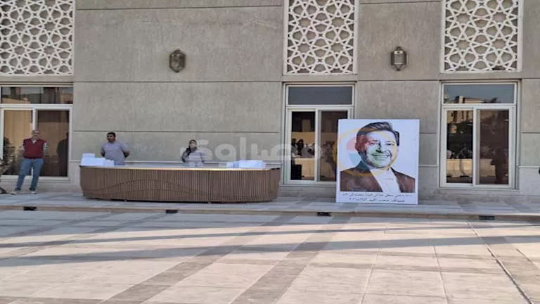عزاء هاني شاكر.. طائرة "درون" توثق مراسم عزاء أمير الغناء العربي