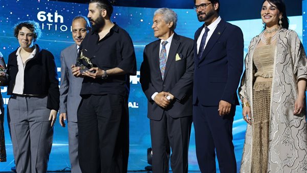فيلم «عائشة لا تستطيع الطيران» يفوز بالجائزة الكبرى من مهرجان عنابة السينمائي بالجزائر