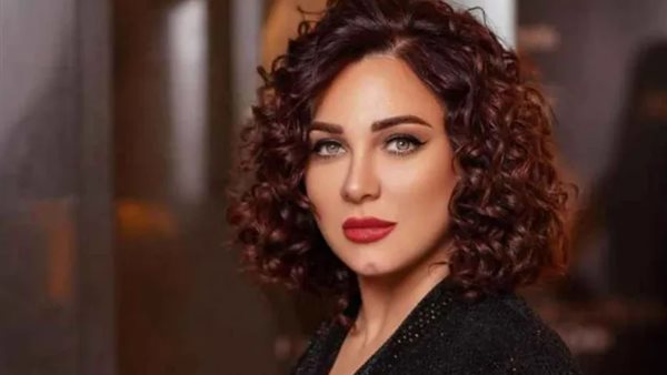 سلاف فواخرجي: أعلم أولادي كيف يحترمون المرأة (فيديو)