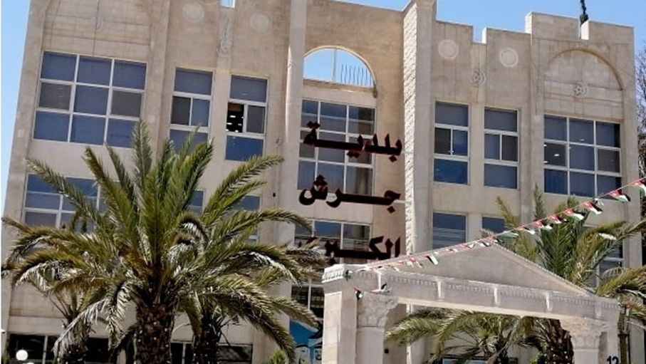 بلدية جرش الكبرى تزيل 4 لوحات إعلانية وتخالف 36 منشأة
