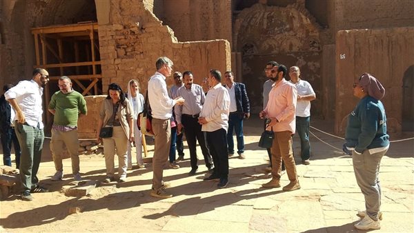 أمين الأعلى للآثار يتفقد مستجدات العمل بعدد من المشروعات الأثرية بأسوان