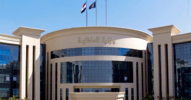 وزارة الداخلية تنهي خدمة فرد شرطة أساء معاملة سائح بقرار حاسم