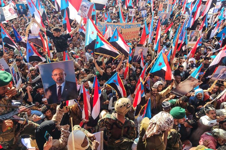 اليمن: مسلحون موالون لـ “الانتقالي” اقتحموا مبنى محافظة الضالع