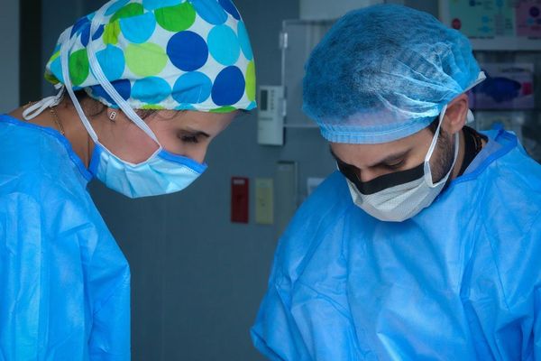 التخصصي ينجح في تطبيق تقنية متقدمة لعلاج التغدد الرحمي وتحسين فرص الحمل
