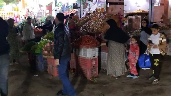 حملة مسائية مكثفة لحي الهرم لرفع الإشغالات بشارع المنشية وميدان الساعة
