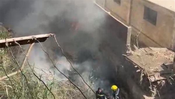 الدفع بـ 3 سيارات إطفاء للسيطرة علي حريق بمحيط مجلس مدينة بنها (صور)