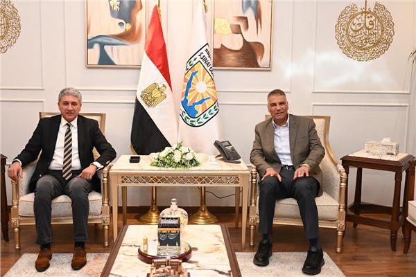 «فتحي» يبحث مع محافظ جنوب سيناء سبل تعزيز التعاون لزيادة الحركة السياحية الوافدة