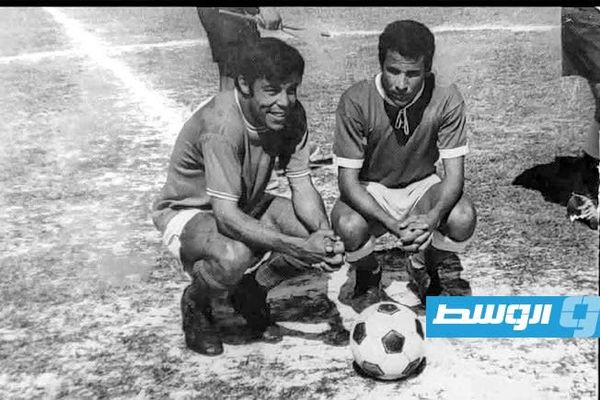 صورة لعبدالباري الشركسي وبن صويد تكشف طبيعة العلاقة بين لاعبي «الأهليين»