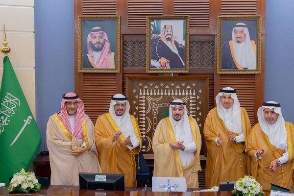أمير القصيم يُدشّن 8 مشروعات للطرق في المنطقة بتكلفة بلغت 104 ملايين ريال