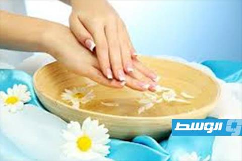 خلطة منزلية فعالة للتخلص من إصفرار الأظافر واستعادة لونها الطبيعي