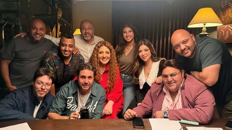 فركش.. فريق مسلسل اللعبة: الكلاسيكو يحتفل بانتهاء التصوير