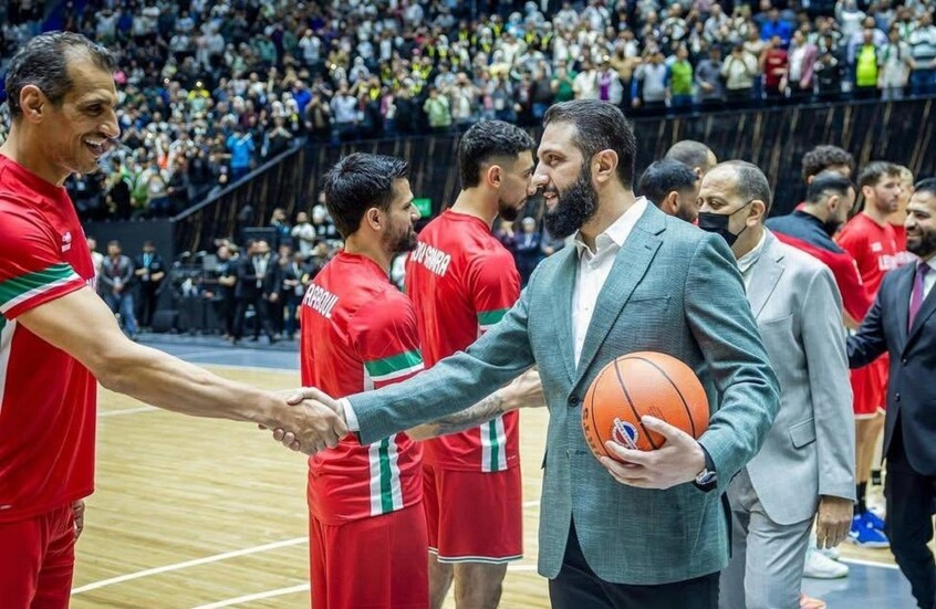 بعد فوزه على سوريا.. رئيس وزراء لبنان يهنئ منتخب بلاده ويعلق على كلمة الشرع