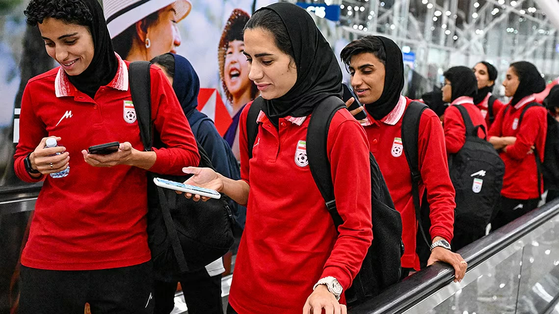 لماذا نقلت أستراليا لاعبات إيران إلى «موقع سري»؟
