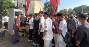 بدء تفتيش طلاب الثانوية بالجيزة قبل أداء امتحان اللغة الأجنبية الثانية