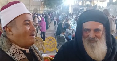 تجمعنا المحبة.. راعي كنيسة وشيخ يشاركان في إفطار «حياة كريمة» بقنا