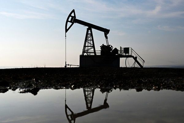 النفط يقفز 5% لمخاوف انهيار الهدنة بين أمريكا وإيران