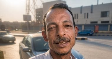 الأمانة في أبهى صورها.. بائع فاكهة يعيد حقيبة بها مبلغ مالي كبير ويرفض المكافأة